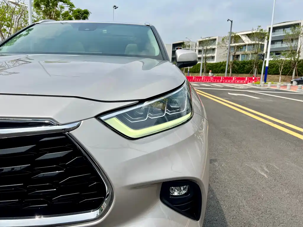 Toyota Highlander 2022 Hybrid 2.5L AWD Premium 7-Seater