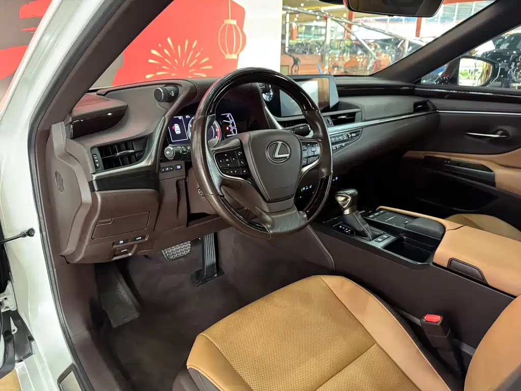 Lexus ES 2020 200 Luxury Edition