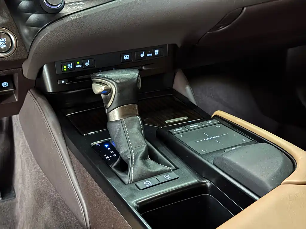 Lexus ES 2020 200 Luxury Edition