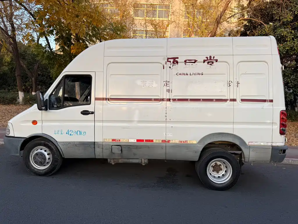 Iveco Bao Di 2013 2.8T-V36 Box Truck