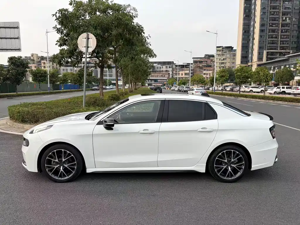 Lynk & Co 03 2019 2.0TD Auto Pro