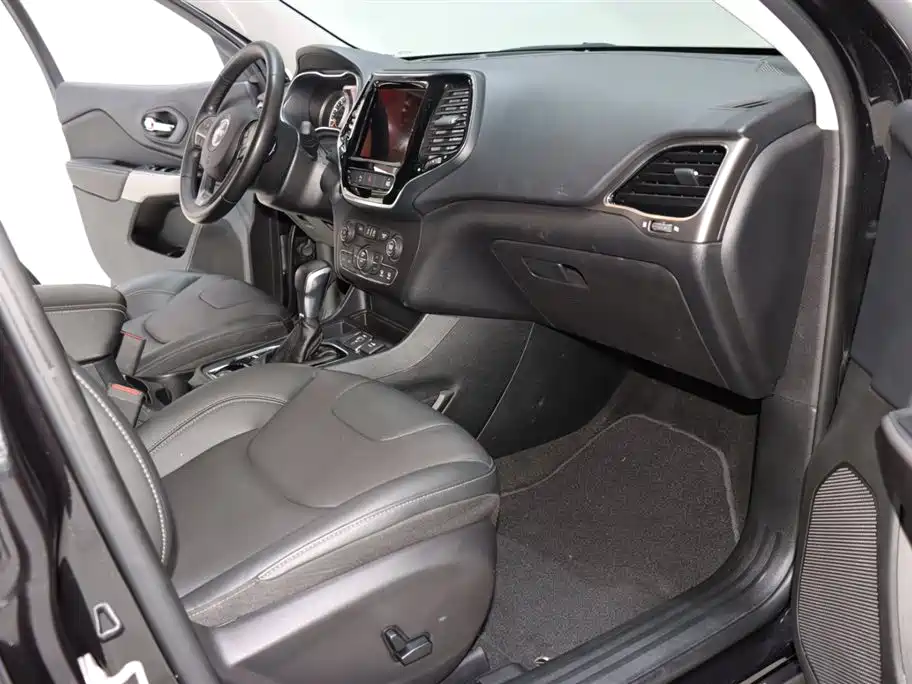 Jeep Cherokee 2020 2.0T FWD Leading Edition