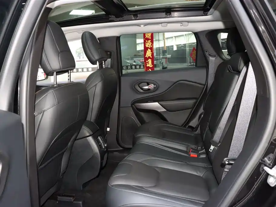 Jeep Cherokee 2020 2.0T FWD Leading Edition