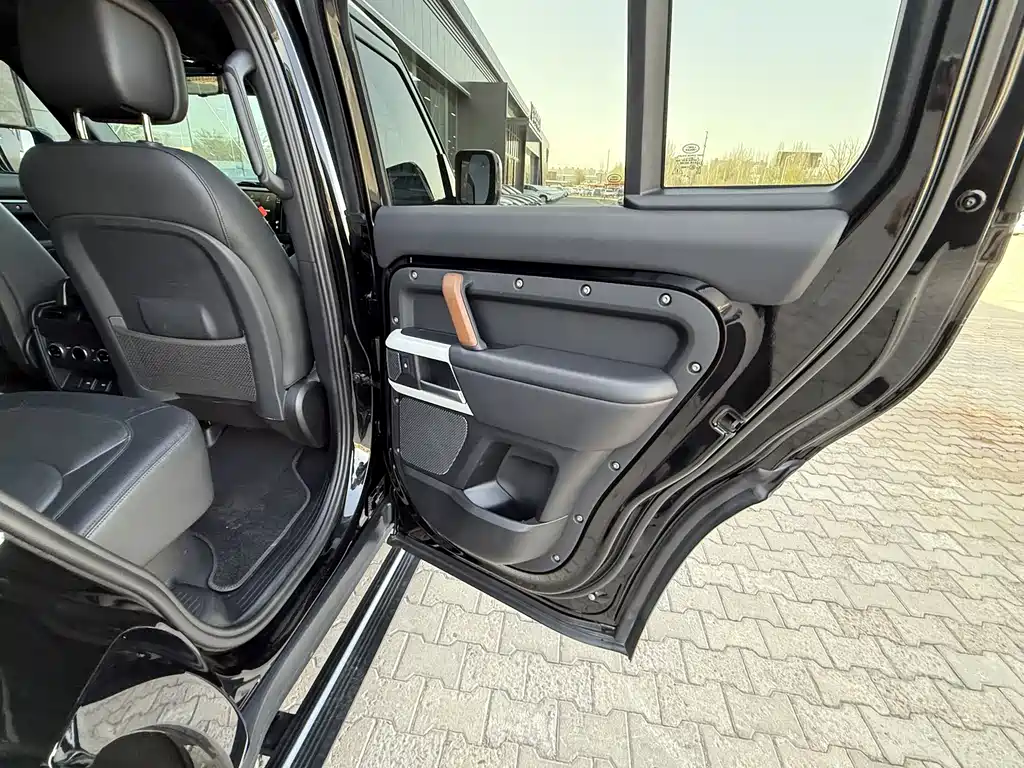 Land Rover Defender 2024 110 3.0T P400 X-DYNAMIC HSE