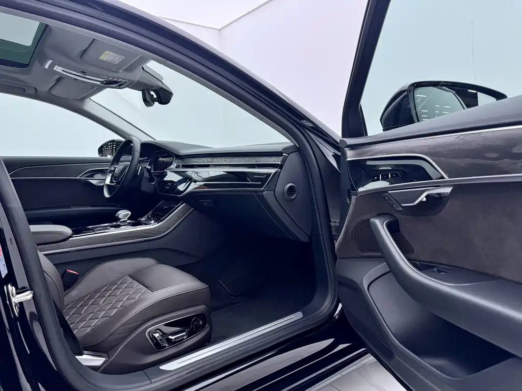 Audi A8L 50 TFSI quattro Comfort Edition 2021