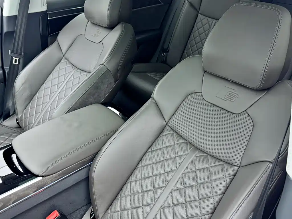 Audi A8L 50 TFSI quattro Comfort Edition 2021