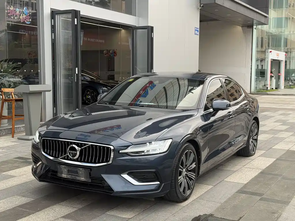 Volvo S60 2021 T4 Momentum Luxury Edition
