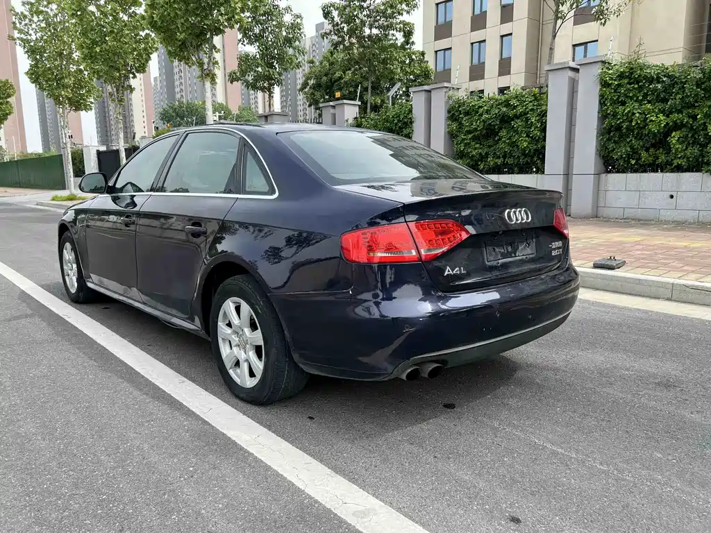 Audi A4L 2010 2.0 TFSI Standard