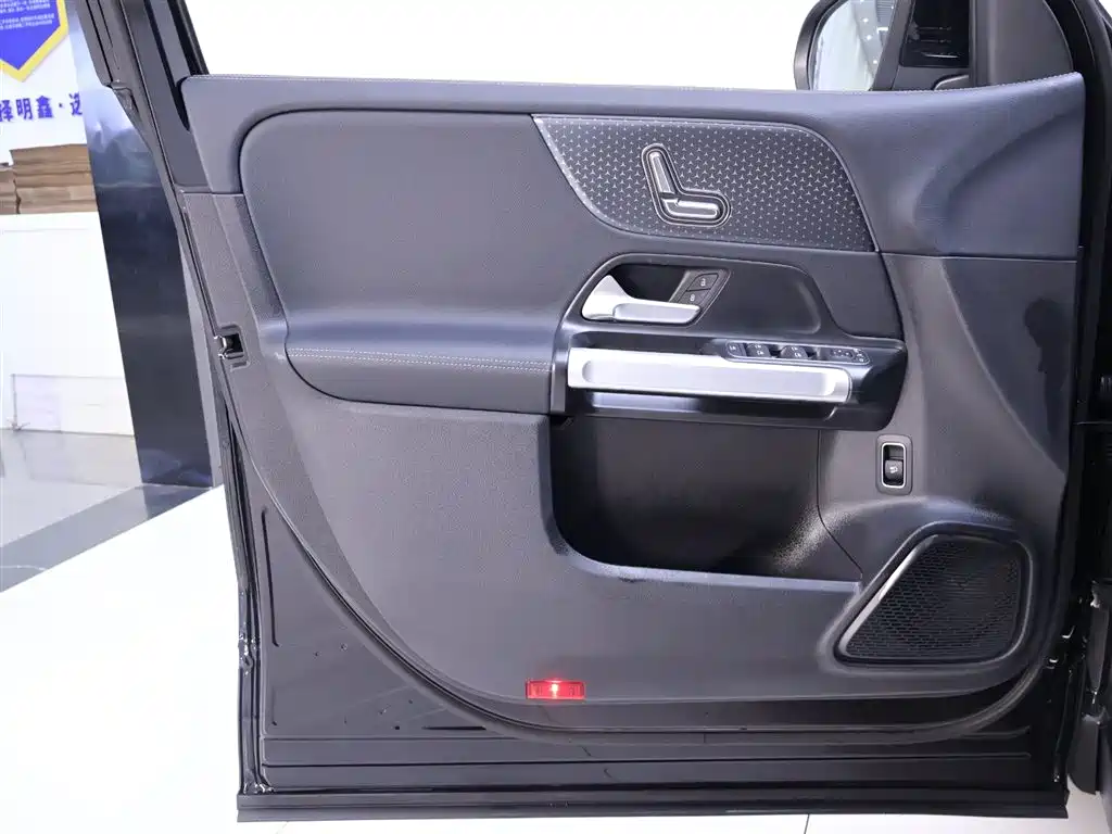 Mercedes-Benz GLB 2025 GLB 220 Dynamic Trim