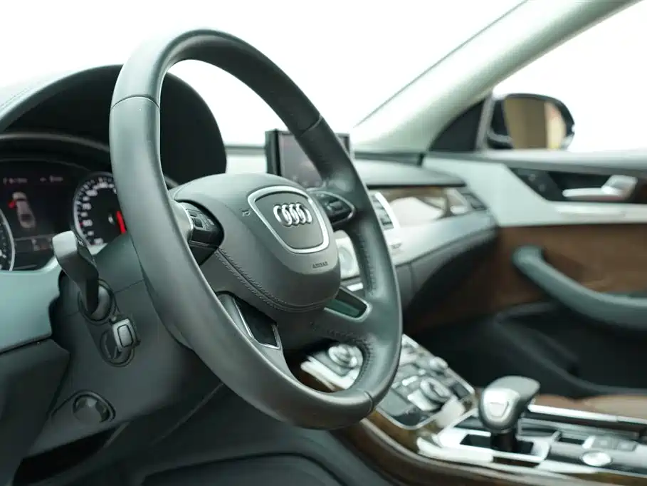 Audi A8L 45 TFSI quattro Luxury