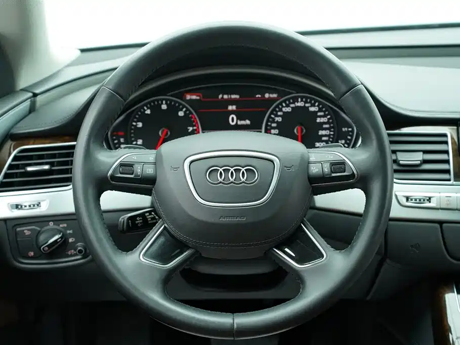 Audi A8L 45 TFSI quattro Luxury