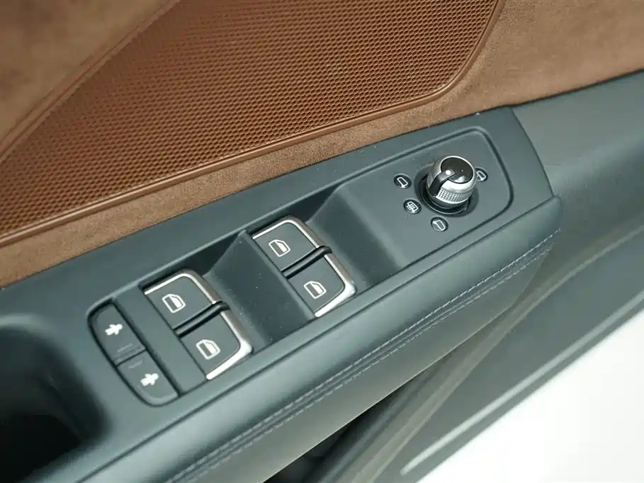 Audi A8L 45 TFSI quattro Luxury