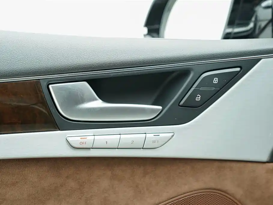 Audi A8L 45 TFSI quattro Luxury