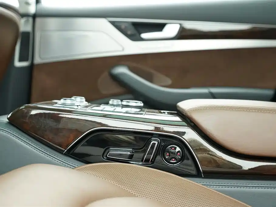 Audi A8L 45 TFSI quattro Luxury