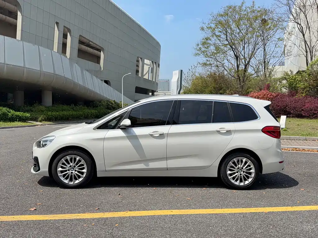 BMW 2 Series Gran Tourer 2018 220i Leading Edition