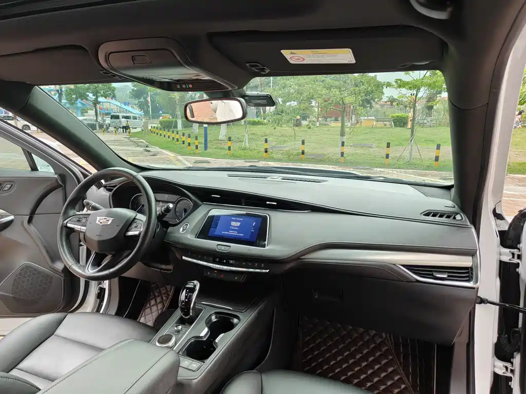 Cadillac XT4 2021 28T FWD Luxury