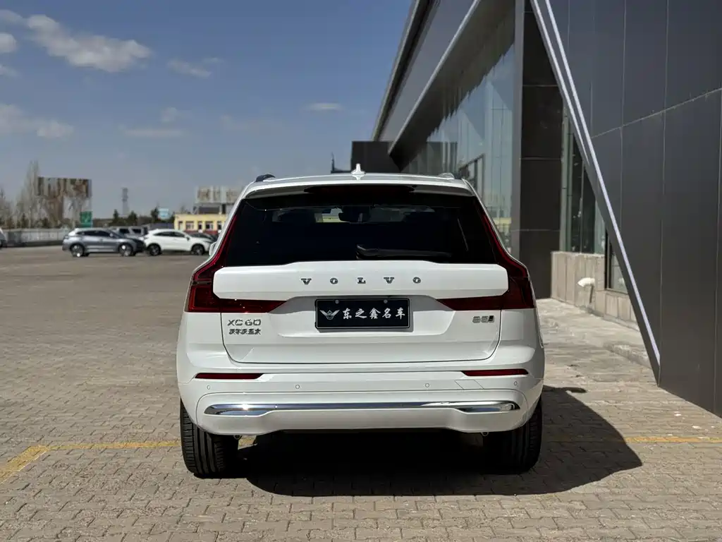 Volvo XC60 2026 B5 AWD Momentum