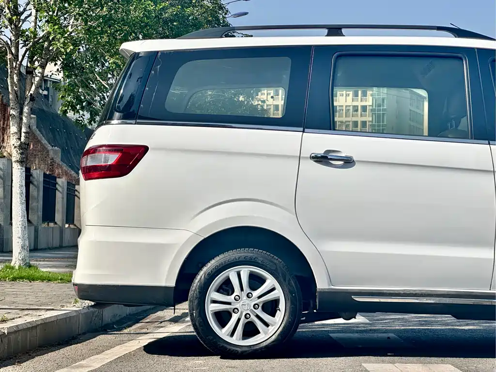 BAIC Huansu H2 2015 1.5L AMT Luxury BJ415C