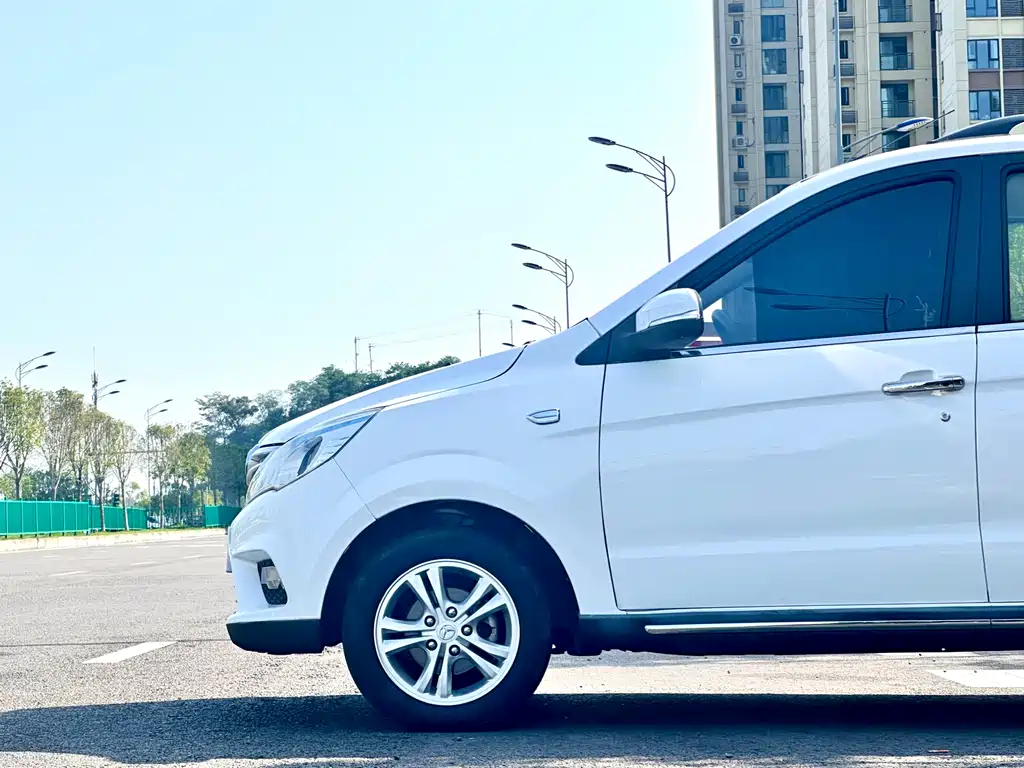 BAIC Huansu H2 2015 1.5L AMT Luxury BJ415C