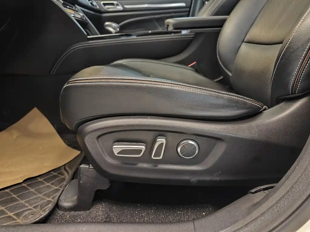 GAC Trumpchi GS8 2020 390T FWD Luxury Smart Connect Edition (7-Seater)