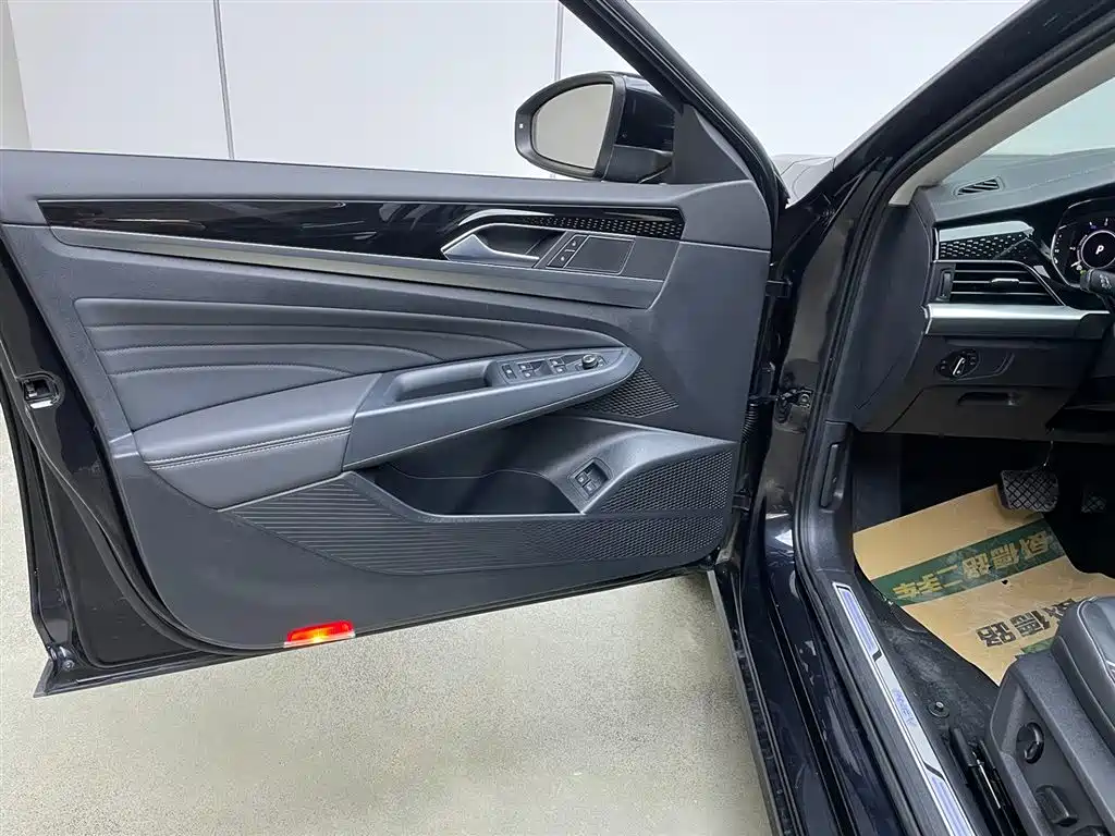 Volkswagen Passat PHEV 2023 430PHEV Hybrid Elite Edition