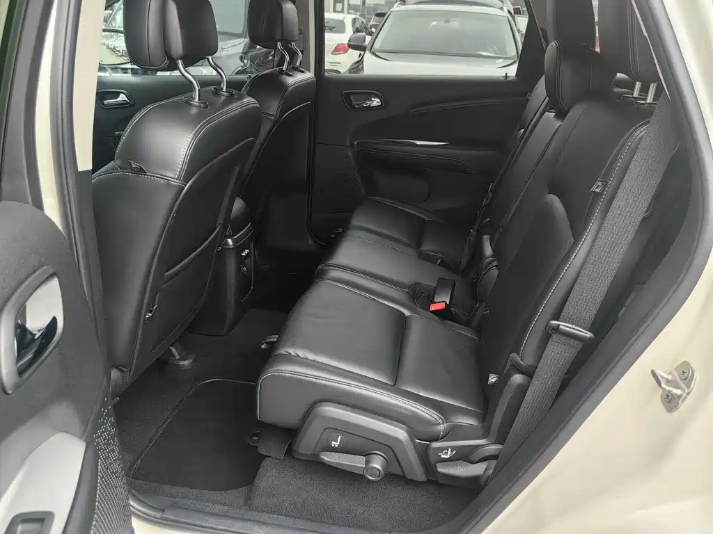 Dodge Journey 2013 2.4L FWD Premium Edition