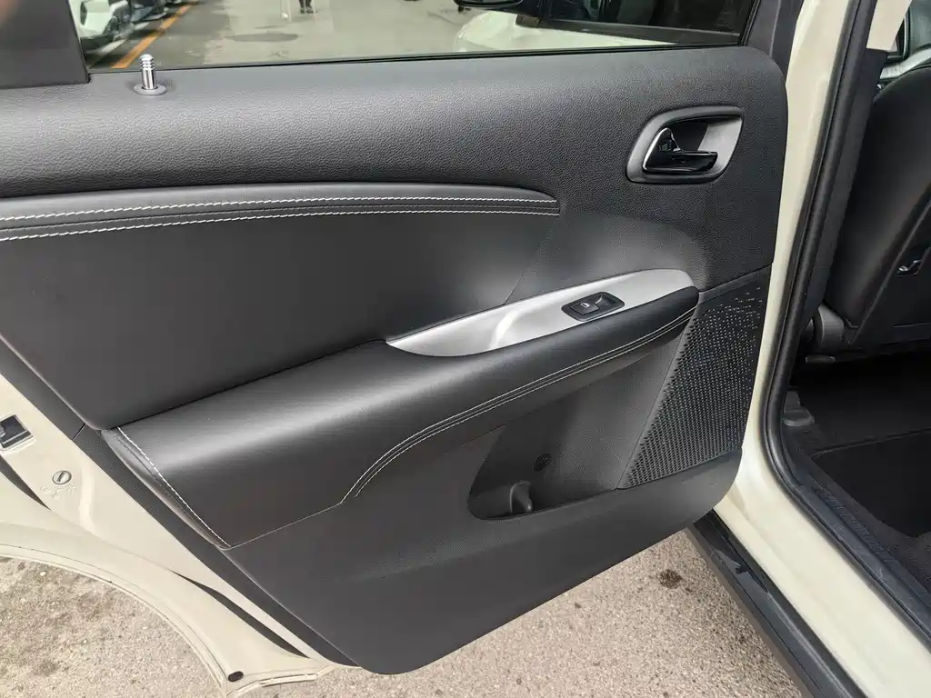 Dodge Journey 2013 2.4L FWD Premium Edition