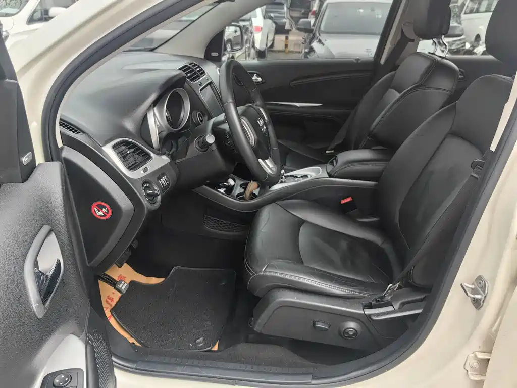 Dodge Journey 2013 2.4L FWD Premium Edition