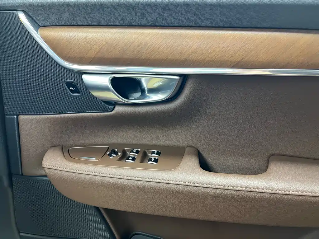 Volvo S90 Recharge 2020 T8 E-Drive Hybrid Inscription Luxury Edition