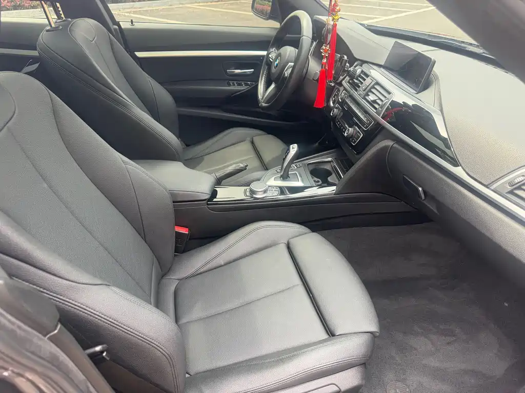 BMW 3 Series GT 2018 320i Fashion Edition