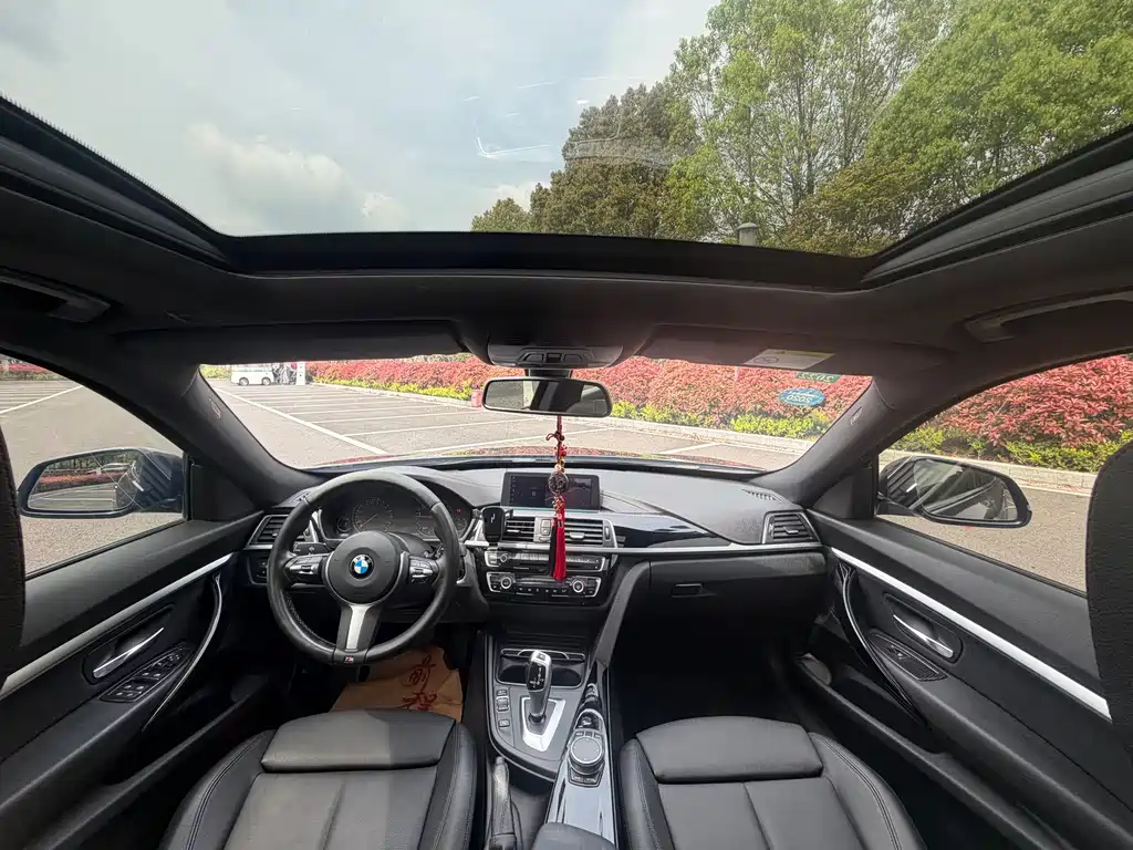 BMW 3 Series GT 2018 320i Fashion Edition