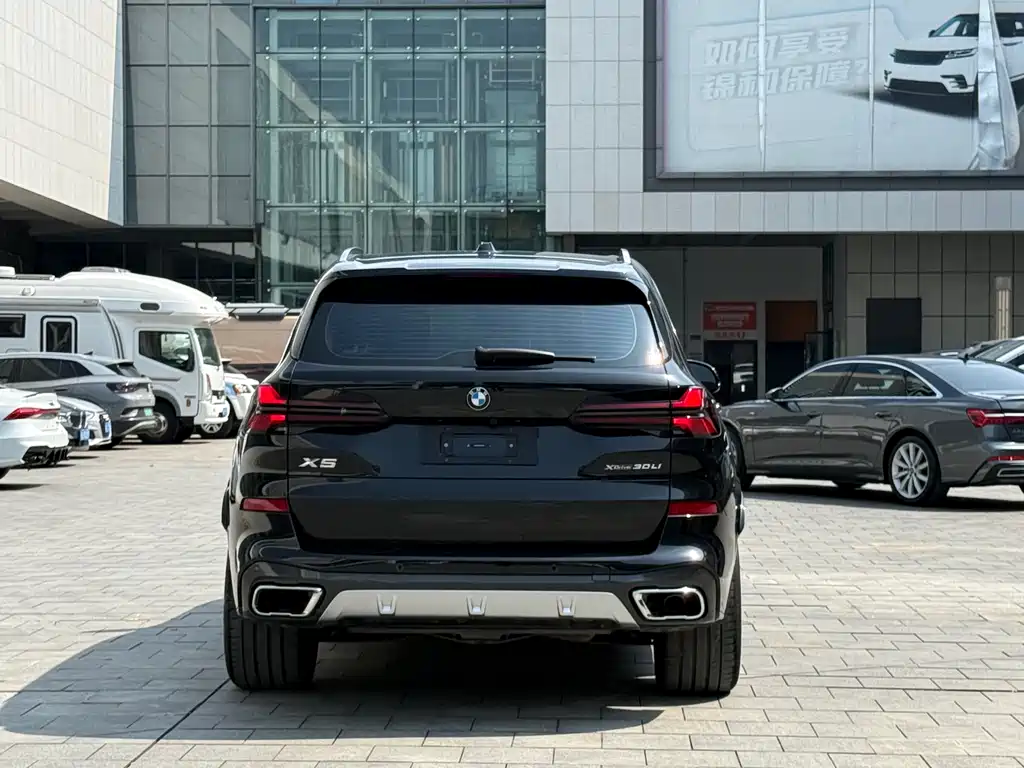 BMW X5 2023 xDrive 30Li M Sport Package