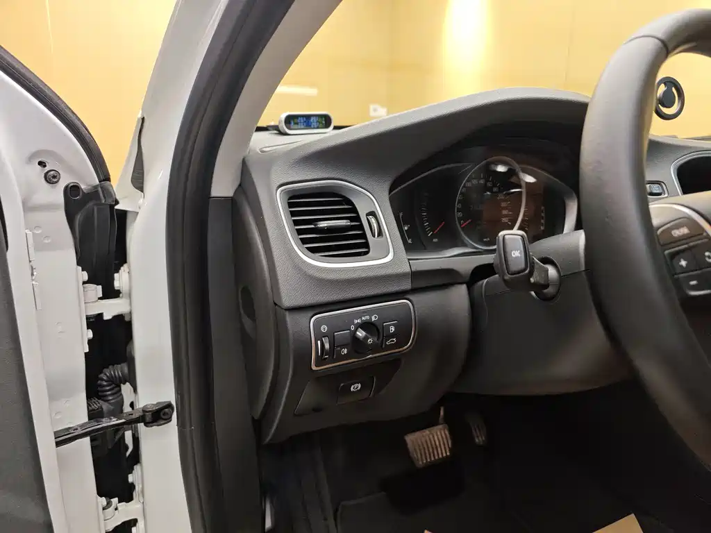 Volvo S60L 2018 T3 Zhi Jin Edition