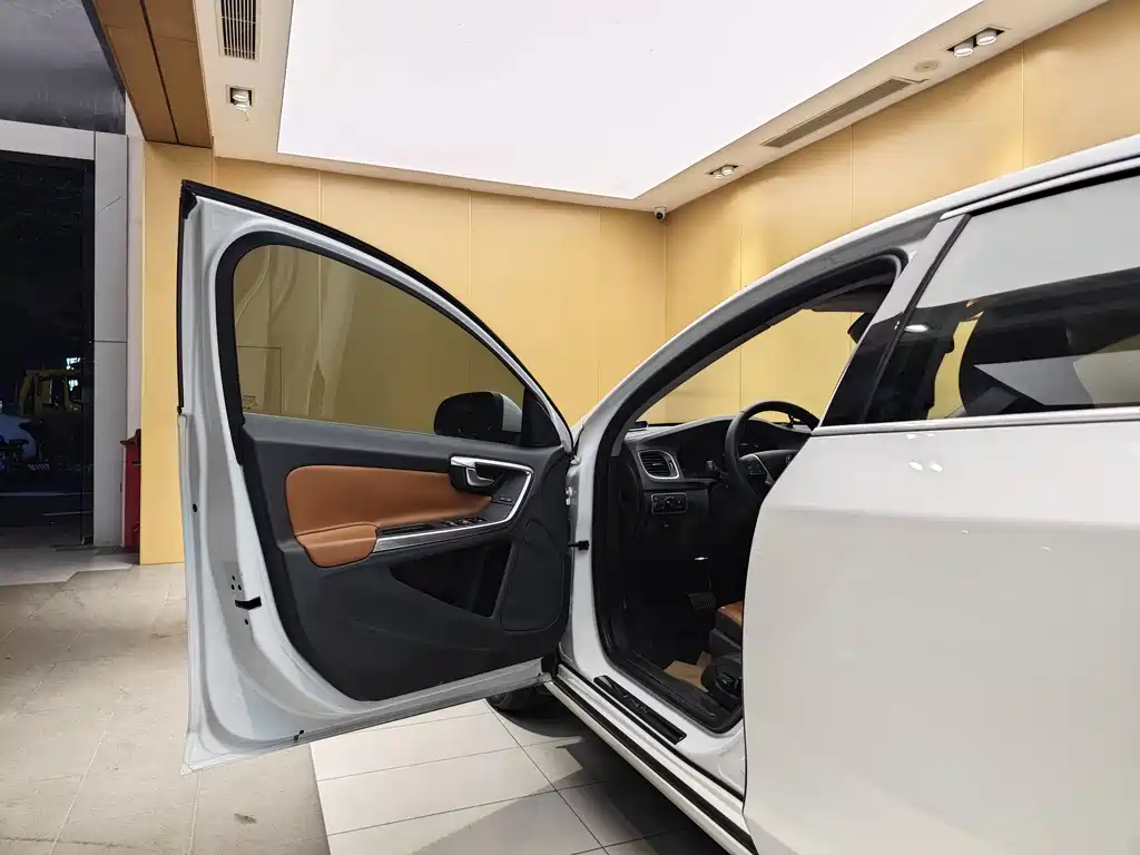 Volvo S60L 2018 T3 Zhi Jin Edition