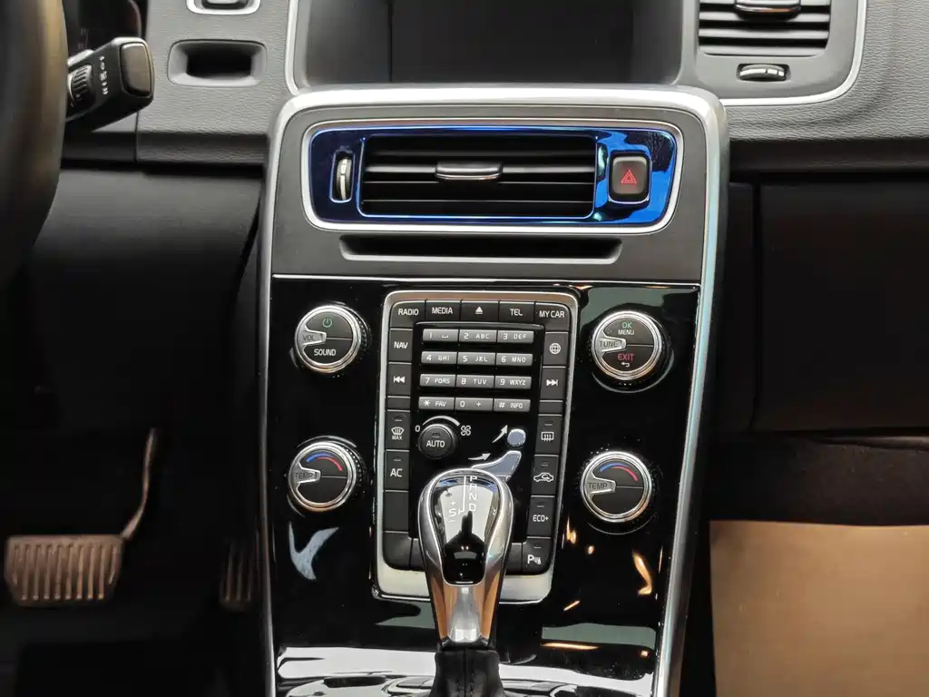 Volvo S60L 2018 T3 Zhi Jin Edition