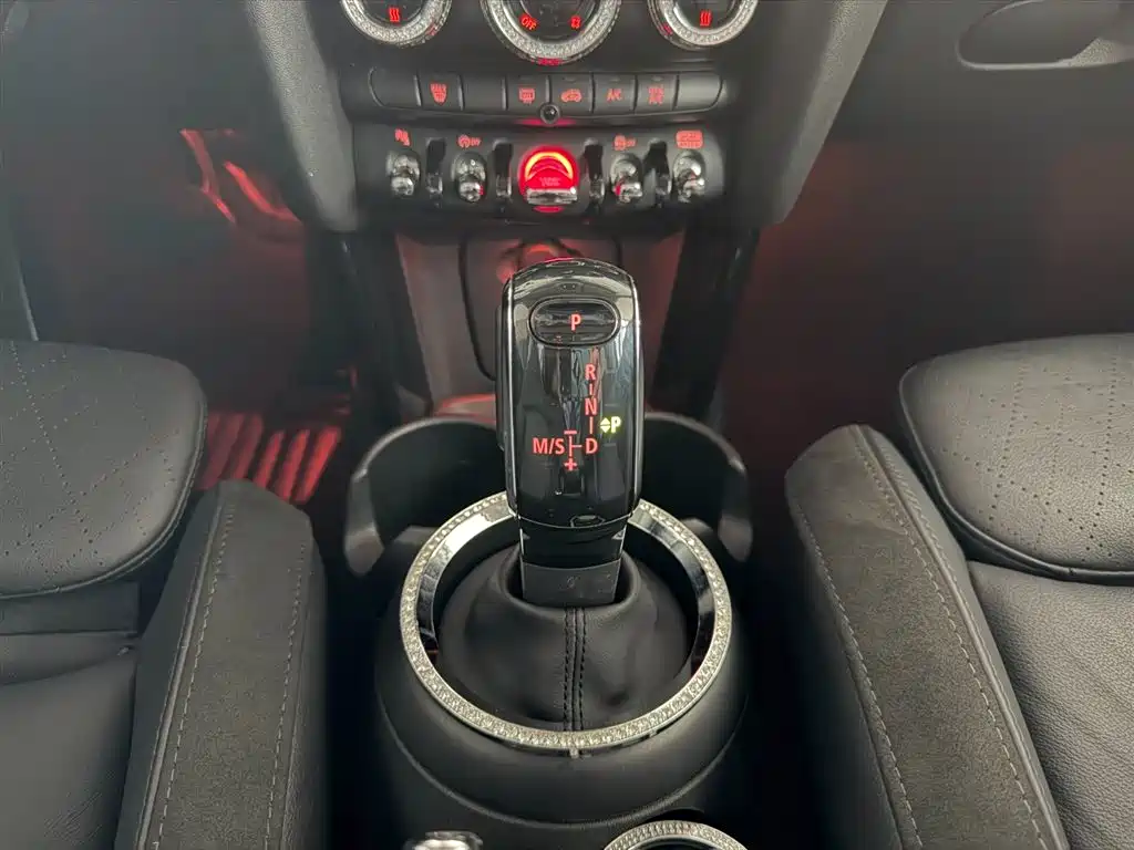 MINI 2018 1.5T COOPER Artist