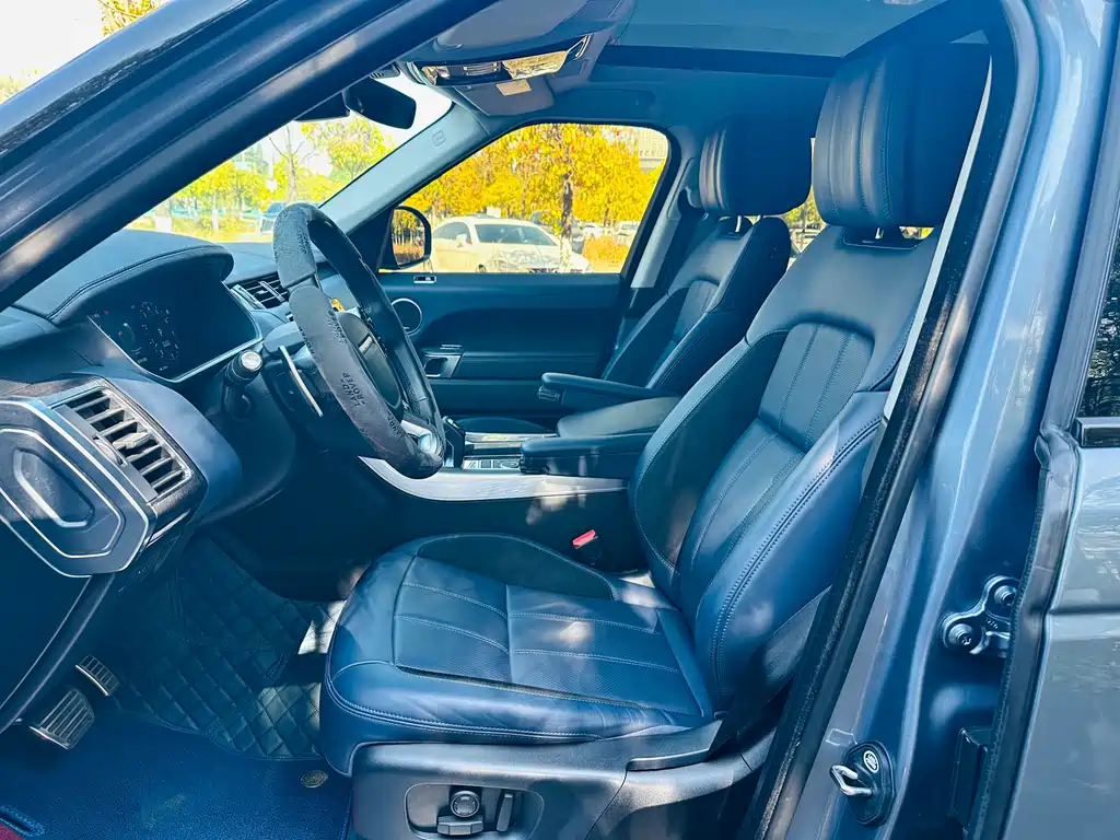 Range Rover Sport 2021 3.0L inline-six Black Edition