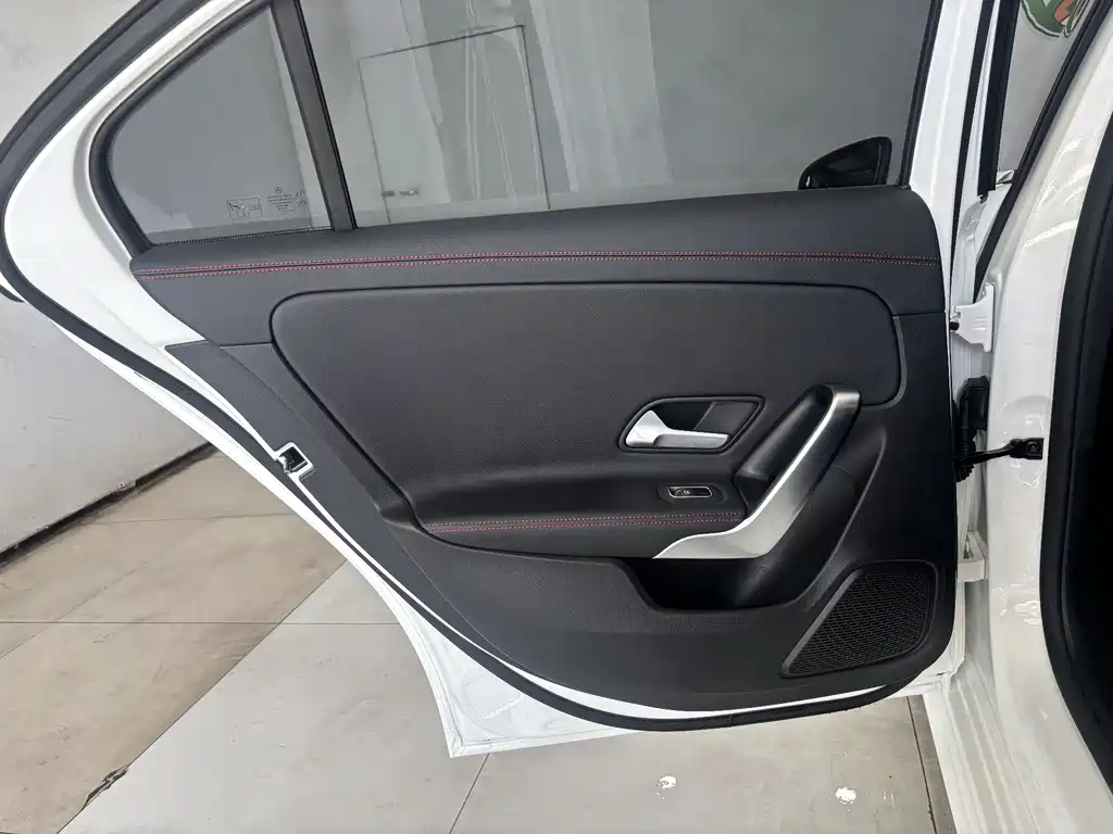 Mercedes-Benz A-Class 2025 A 200 L Fashion Edition