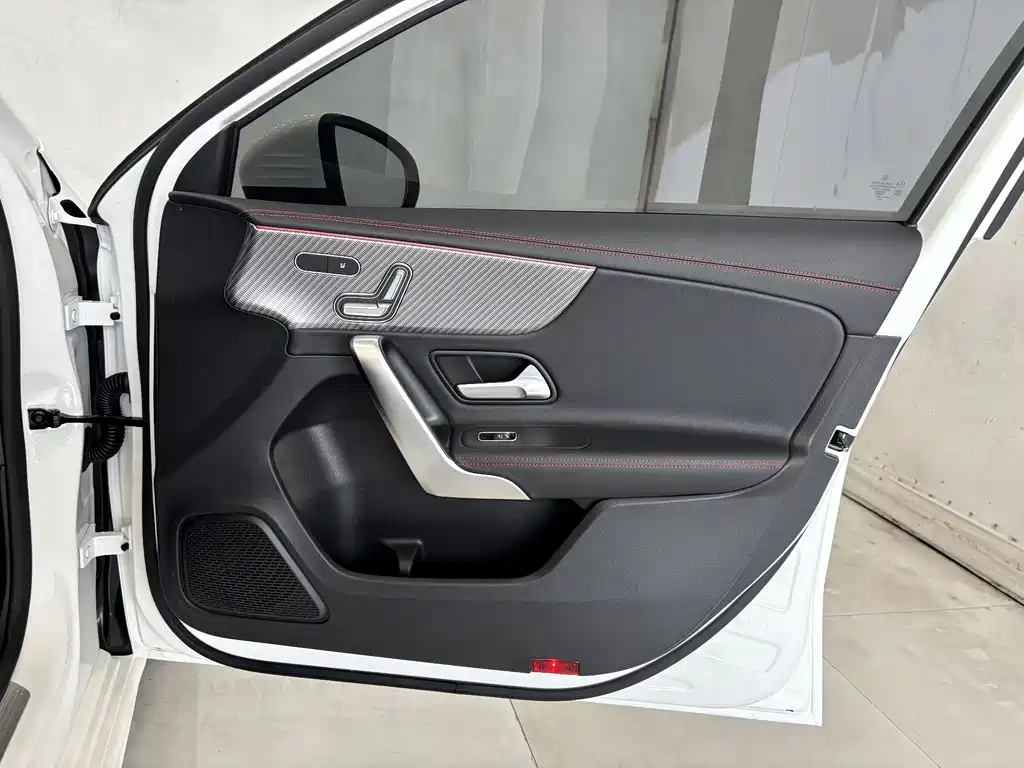 Mercedes-Benz A-Class 2025 A 200 L Fashion Edition