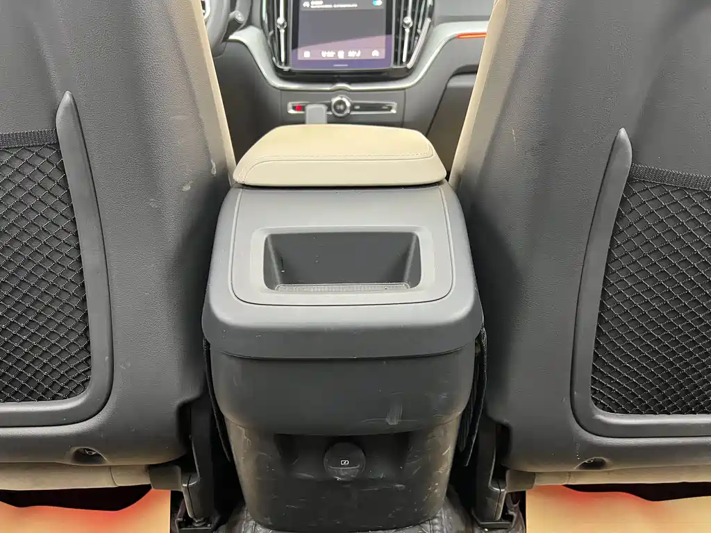 Volvo XC60 2026 B5 AWD Momentum Luxury Edition