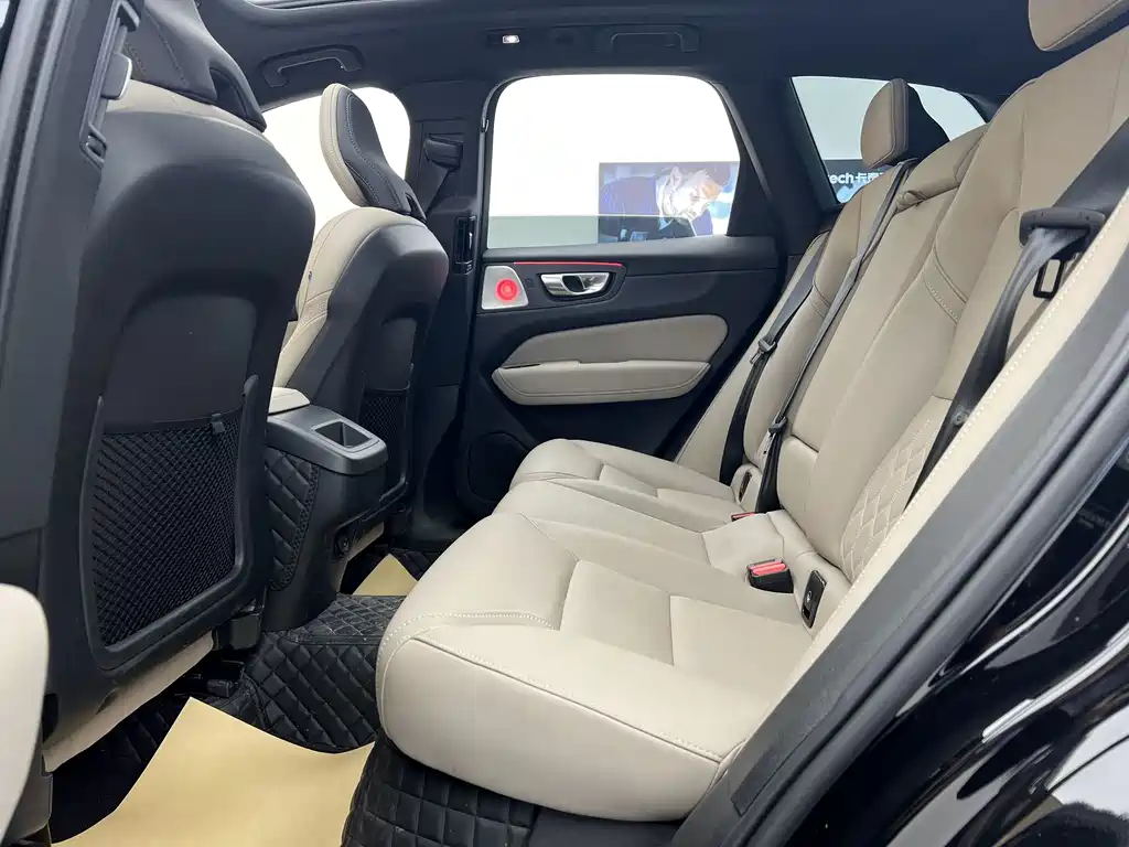 Volvo XC60 2026 B5 AWD Momentum Luxury Edition