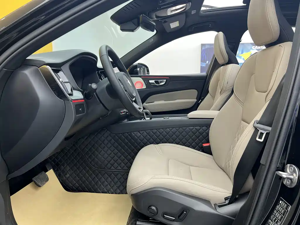 Volvo XC60 2026 B5 AWD Momentum Luxury Edition