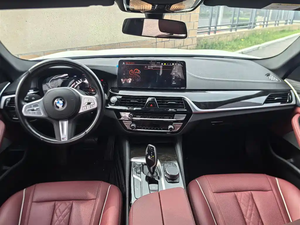 BMW 5 Series 2022 525Li M Sport Package