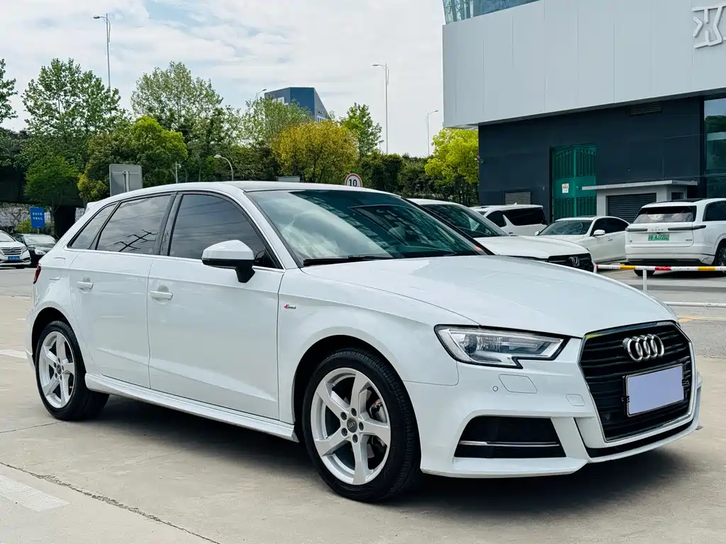 Audi A3 2018 30th Anniversary Edition Sportback 35 TFSI Fashion
