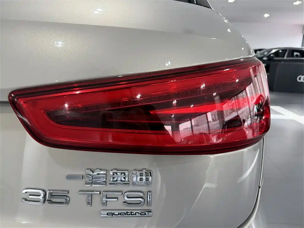 Audi Q3 2013 35 TFSI quattro Technik