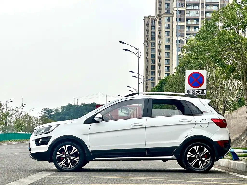 Senova X25 2015 1.5L Manual Elite