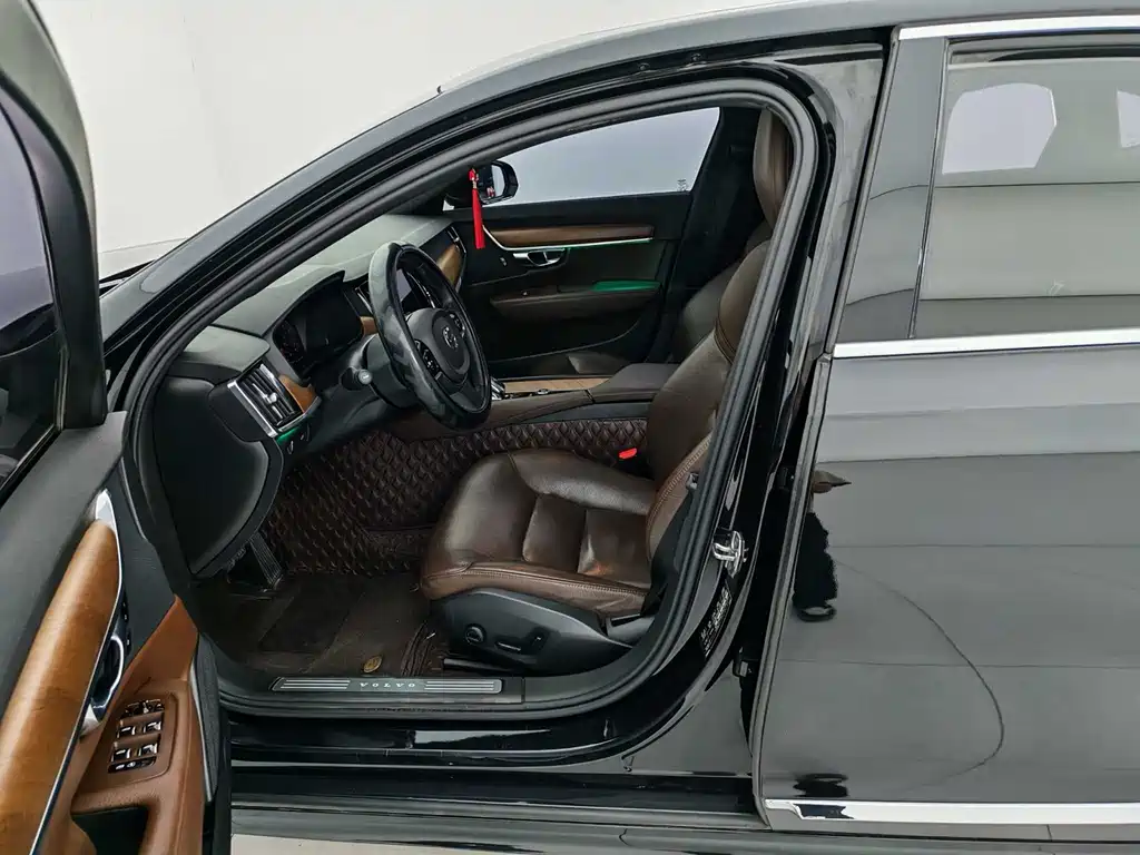Volvo S90 2021 B5