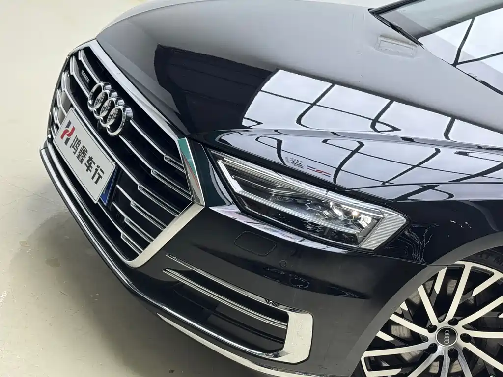 Audi A8L 2021 50 TFSI quattro Comfort Trim