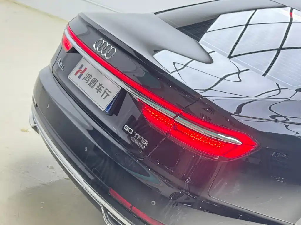 Audi A8L 2021 50 TFSI quattro Comfort Trim