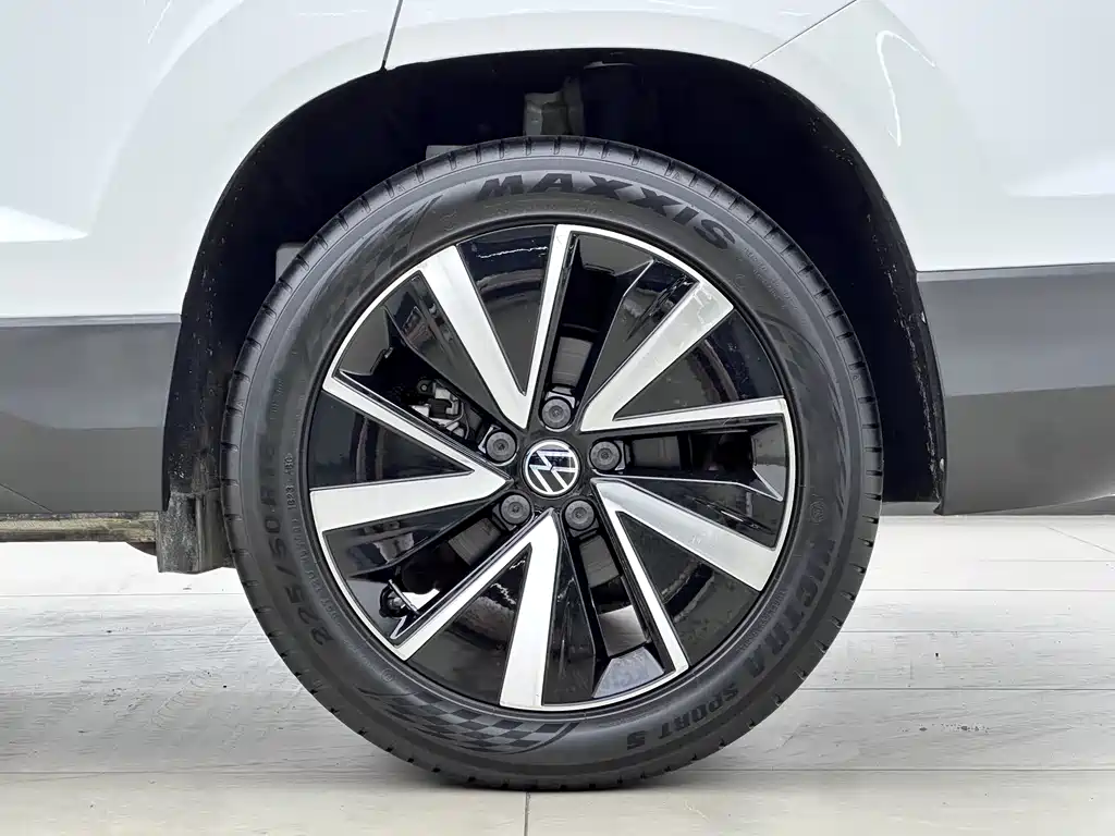 Volkswagen Tharu 2023 300TSI 2WD Moonlight Edition